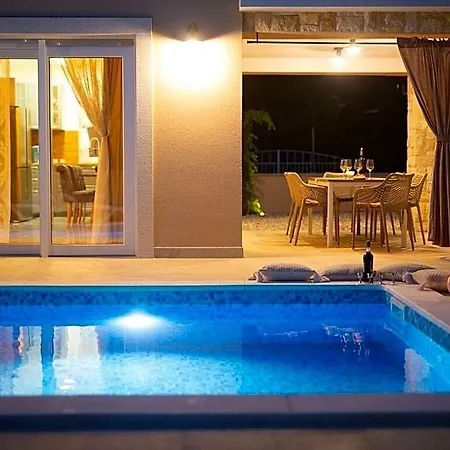 Lu Comfortable Hotel Krk Town